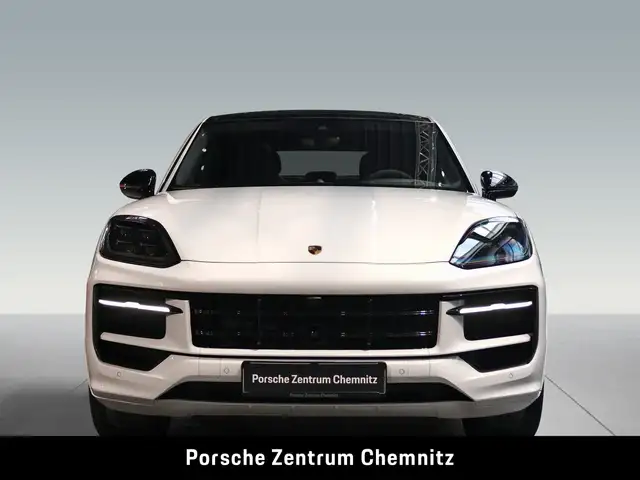 Porsche Cayenne view 4