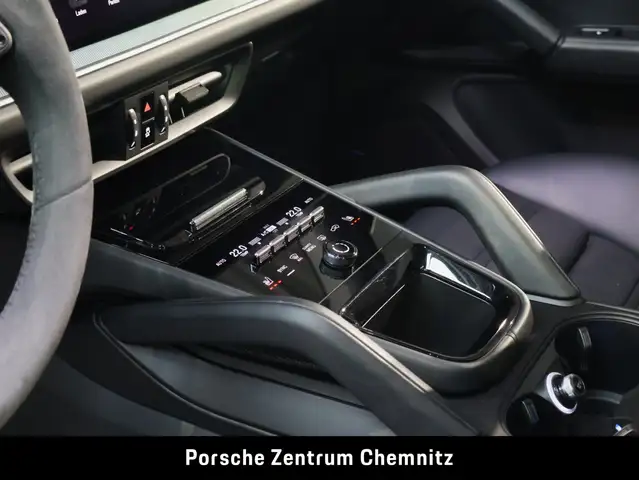 Porsche Cayenne view 14