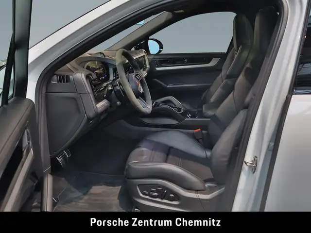 Porsche Cayenne view 12