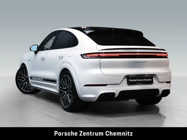 Porsche Cayenne view 3
