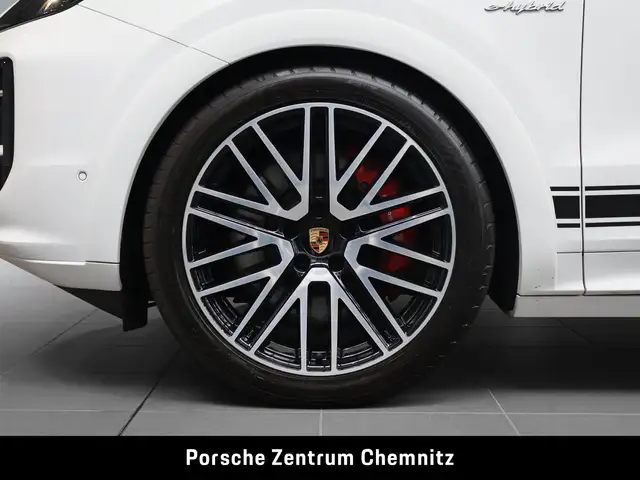 Porsche Cayenne view 6