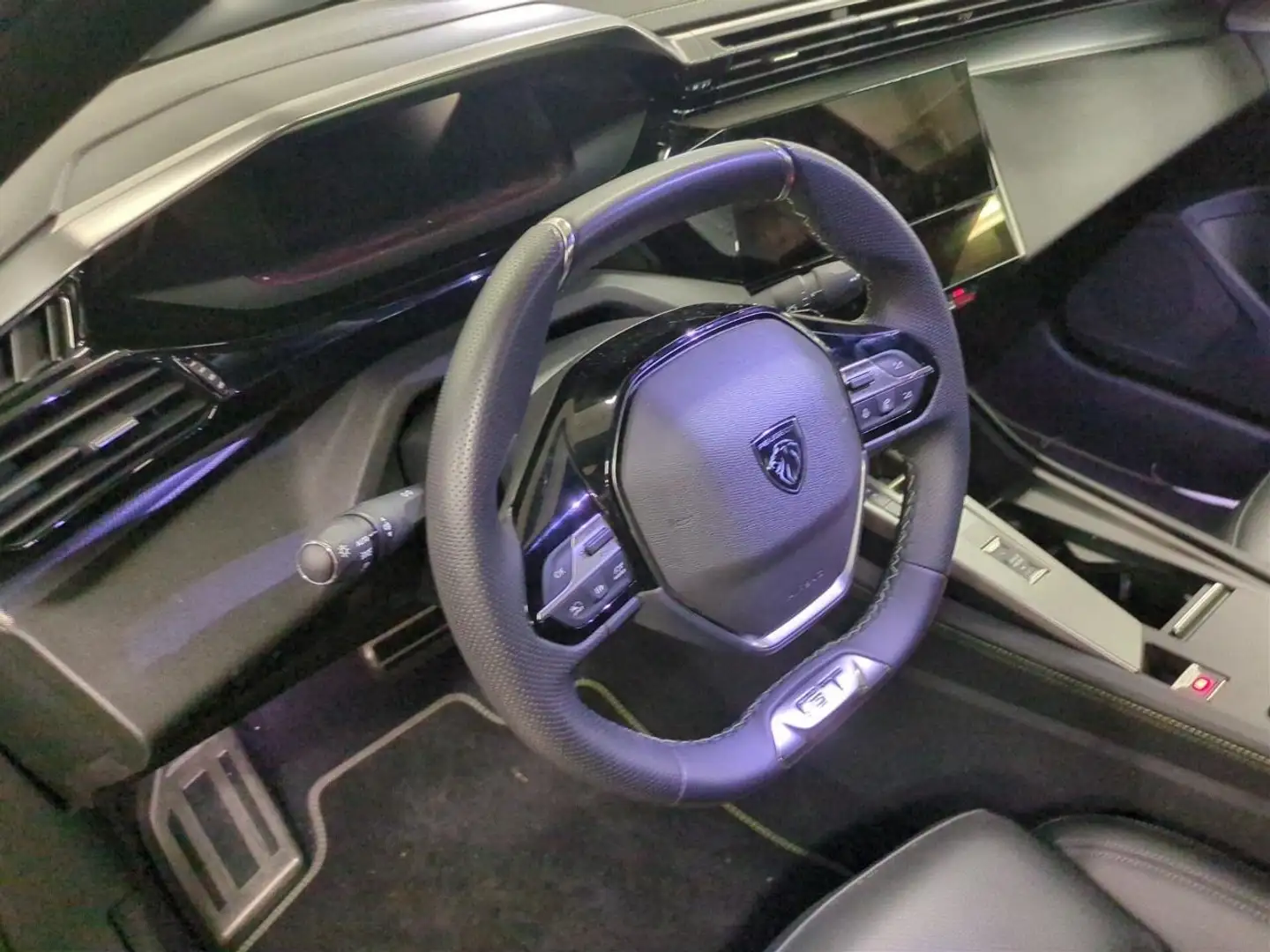 Peugeot 408 GT Plug-In Hybrid 225 e-EAT8 ACC+LED+Navi+LM Schwarz - 2