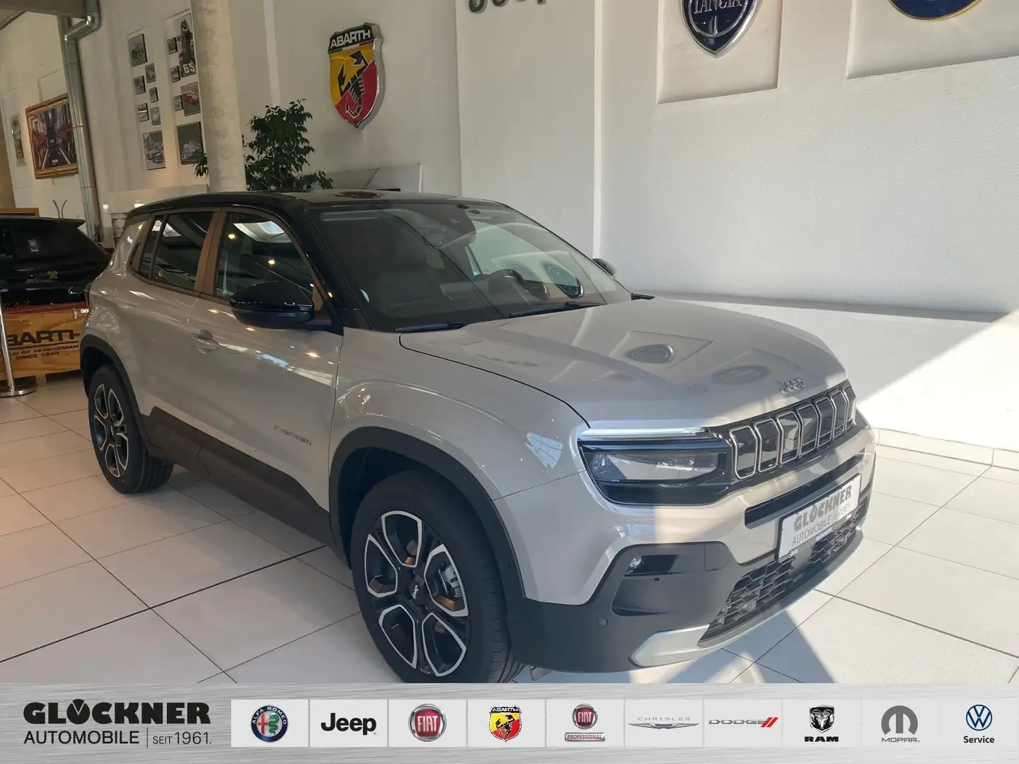 Jeep Avenger e-Hybrid Summit Grau - 1