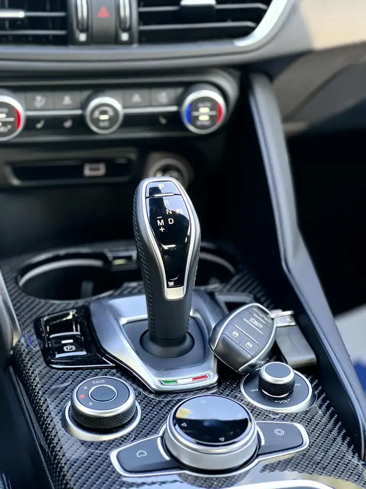 Alfa Romeo Giulia 2023 — фото 14