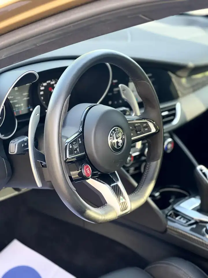 Alfa Romeo Giulia 2023 — фото 15