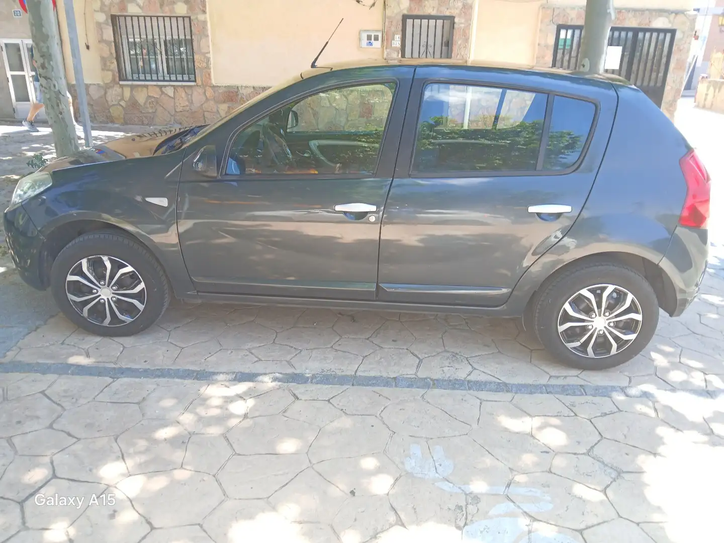 Dacia Sandero 1.2 Ambiance - 1