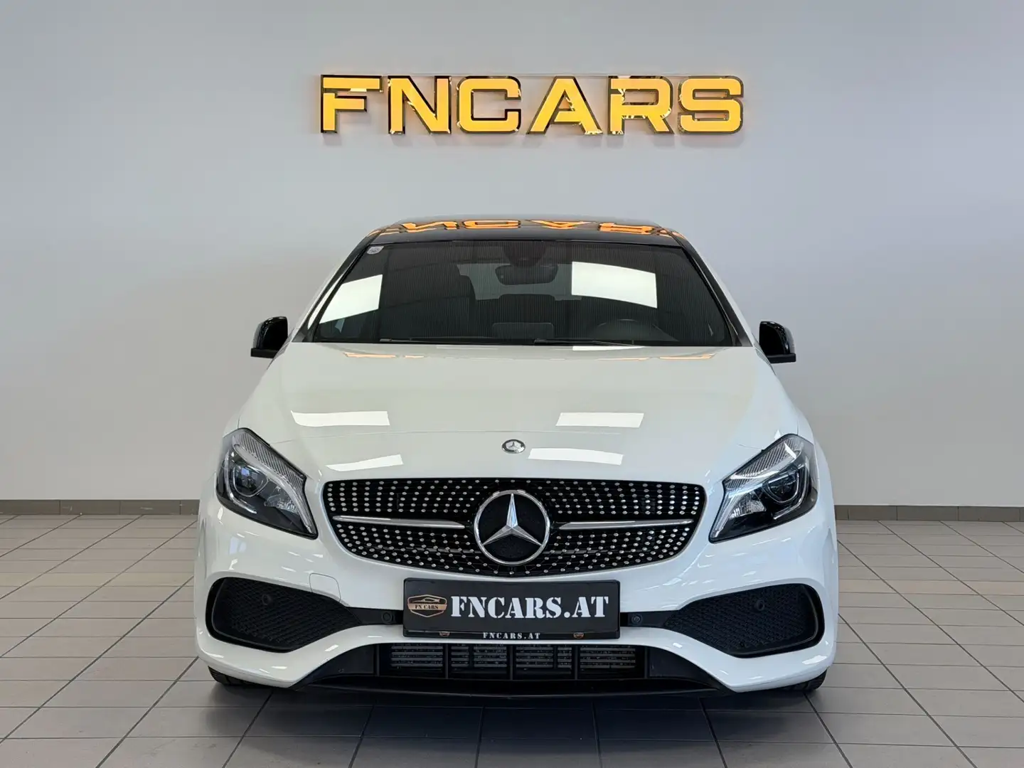 Mercedes-Benz A 200 d 4MATIC Aut.| AMG LINE | PANO | LED | Weiß - 2