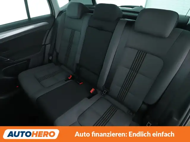 Volkswagen Golf Sportsvan view 14