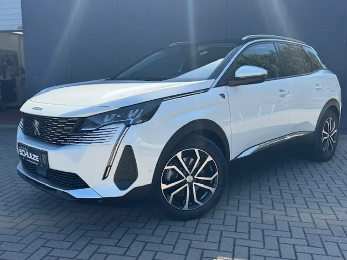 Peugeot 3008 Hybrid 225 e-EAT8 Roadtrip Blanc - 1