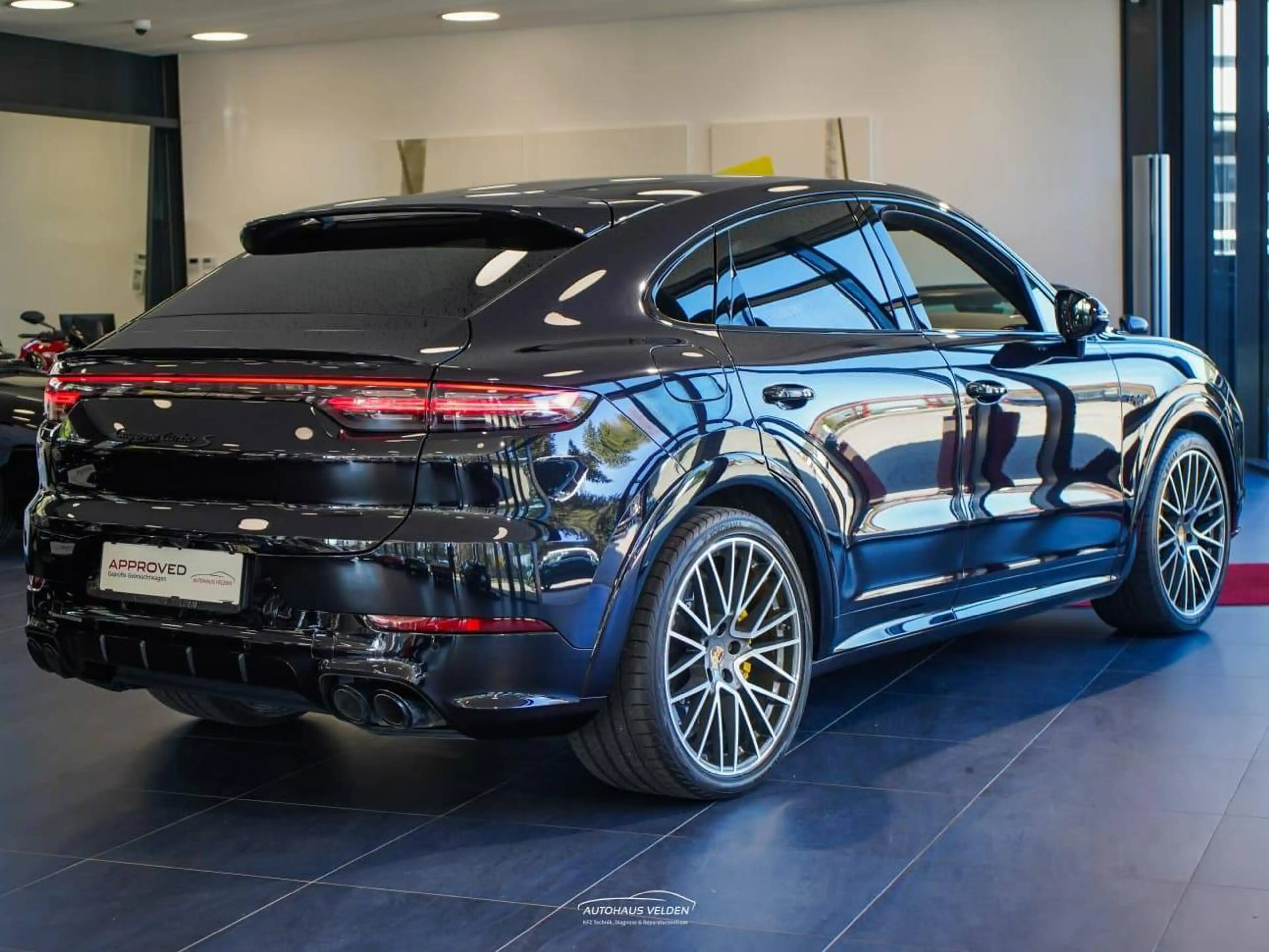Porsche Cayenne Turbo S E-Hybrid — photo 9