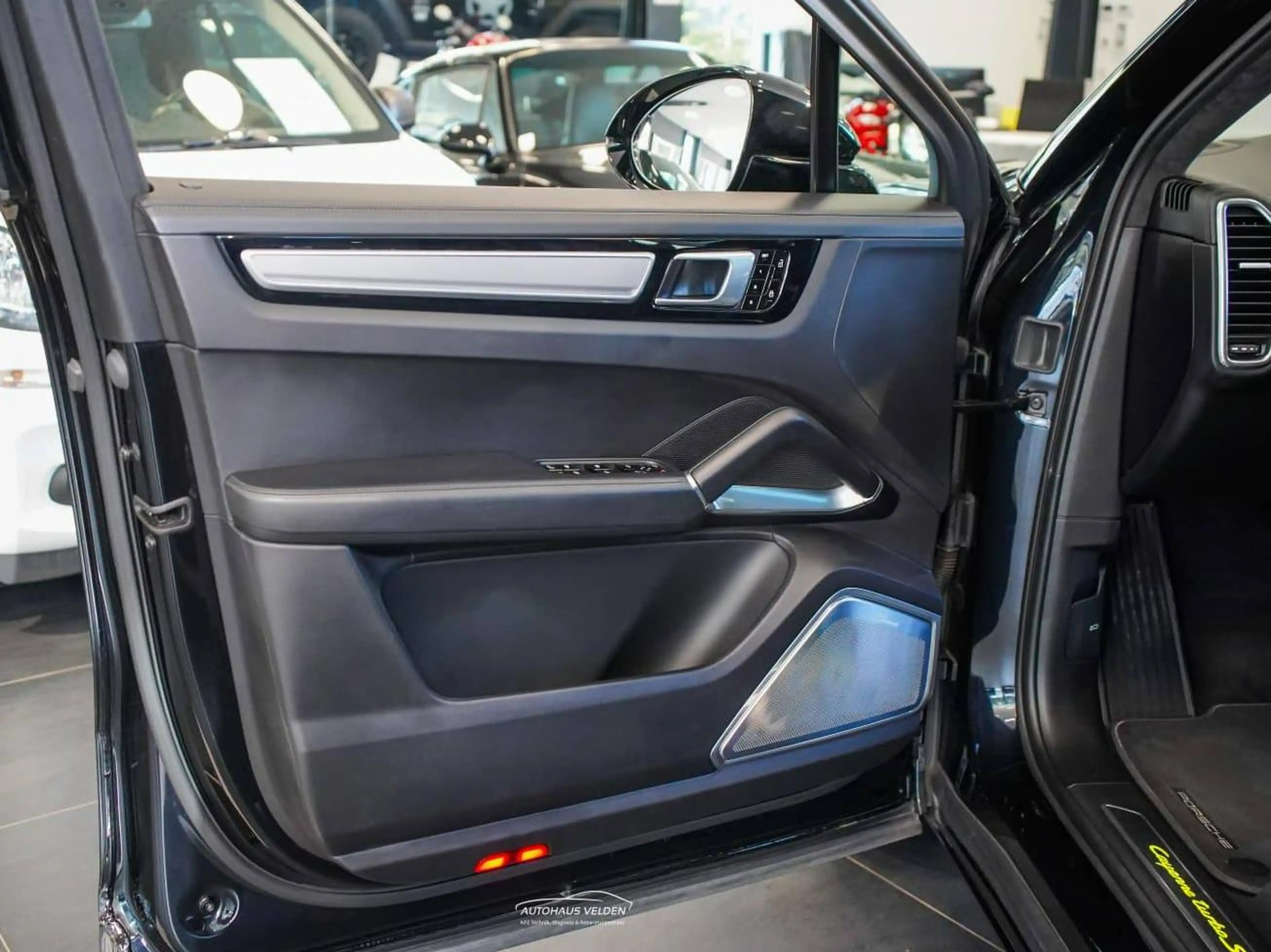 Porsche Cayenne Turbo S E-Hybrid — photo 14