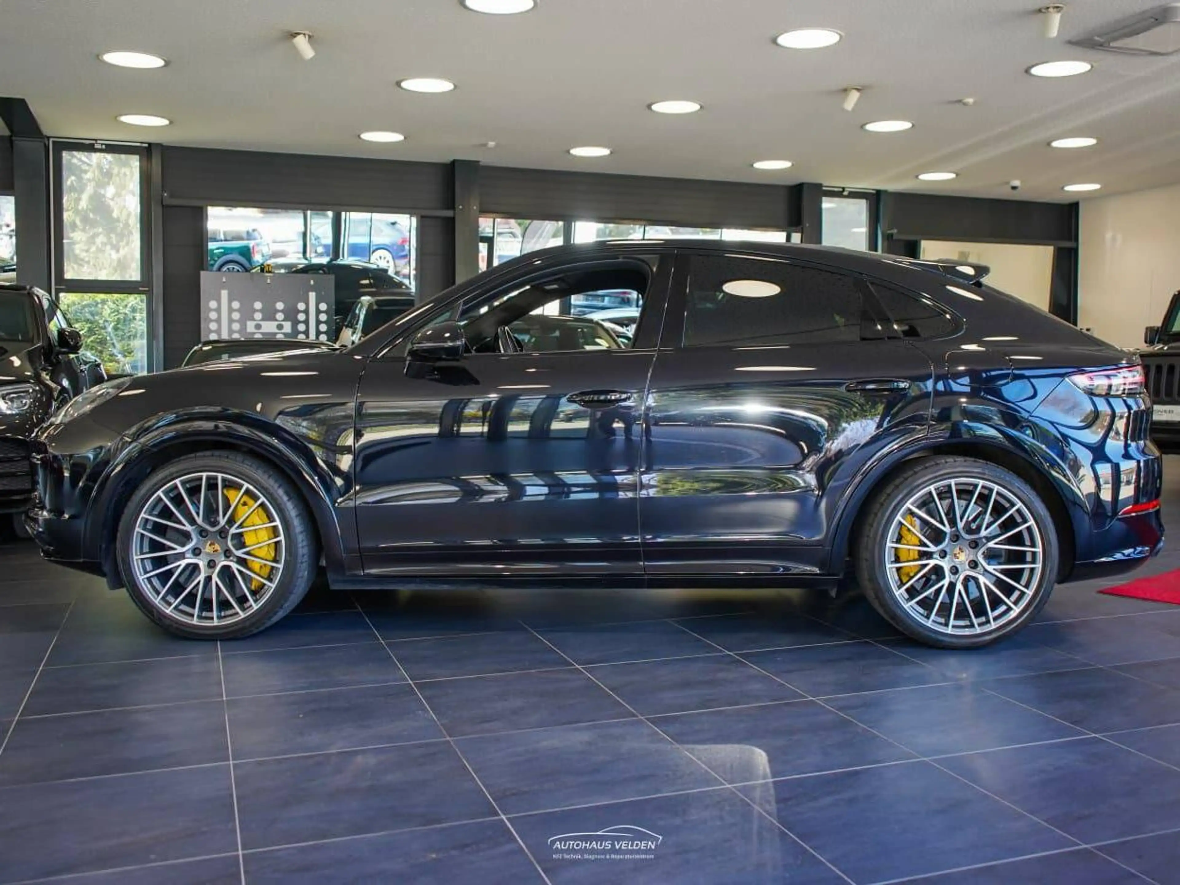 Porsche Cayenne Turbo S E-Hybrid — photo 13