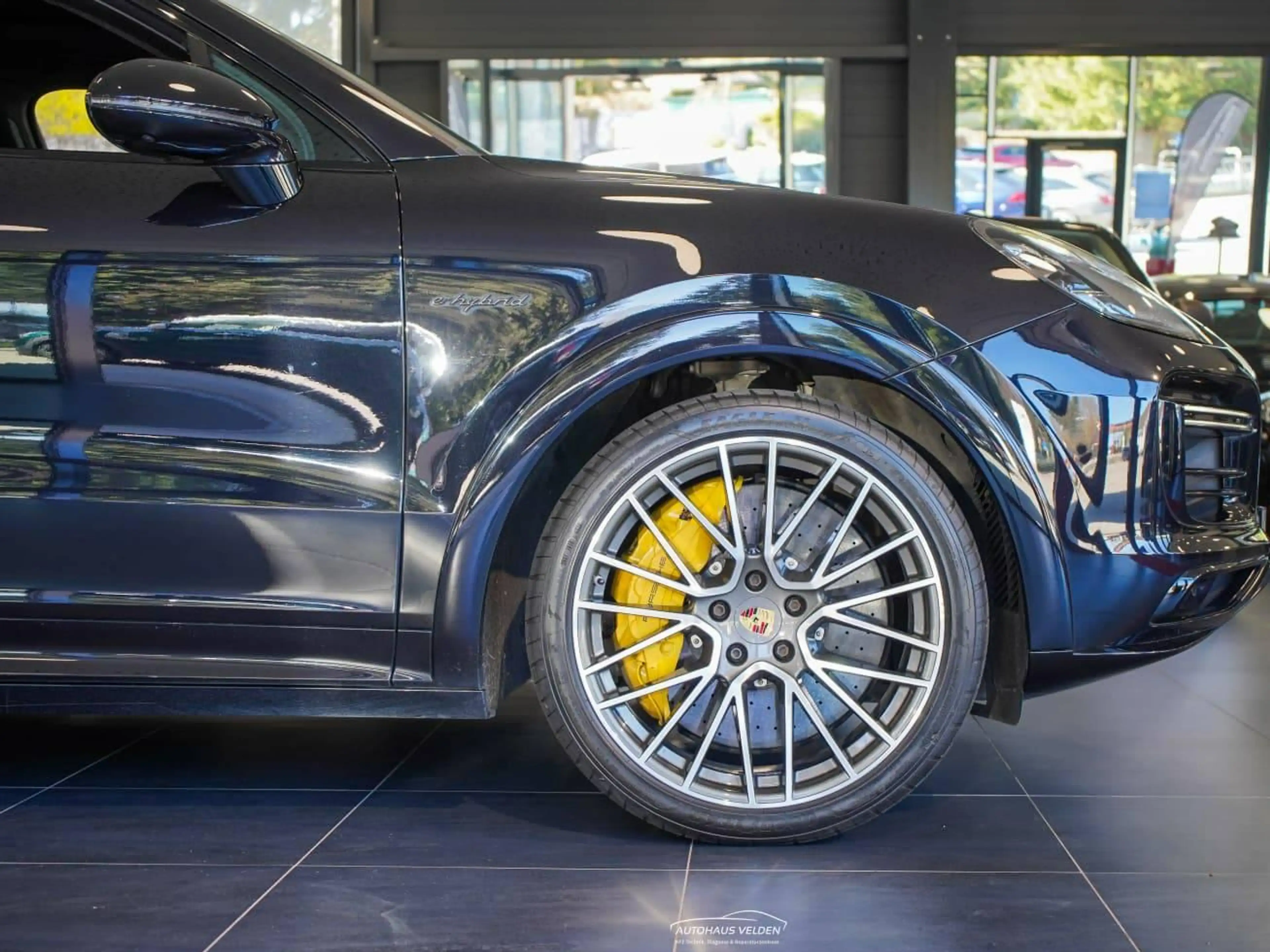 Porsche Cayenne Turbo S E-Hybrid — photo 12