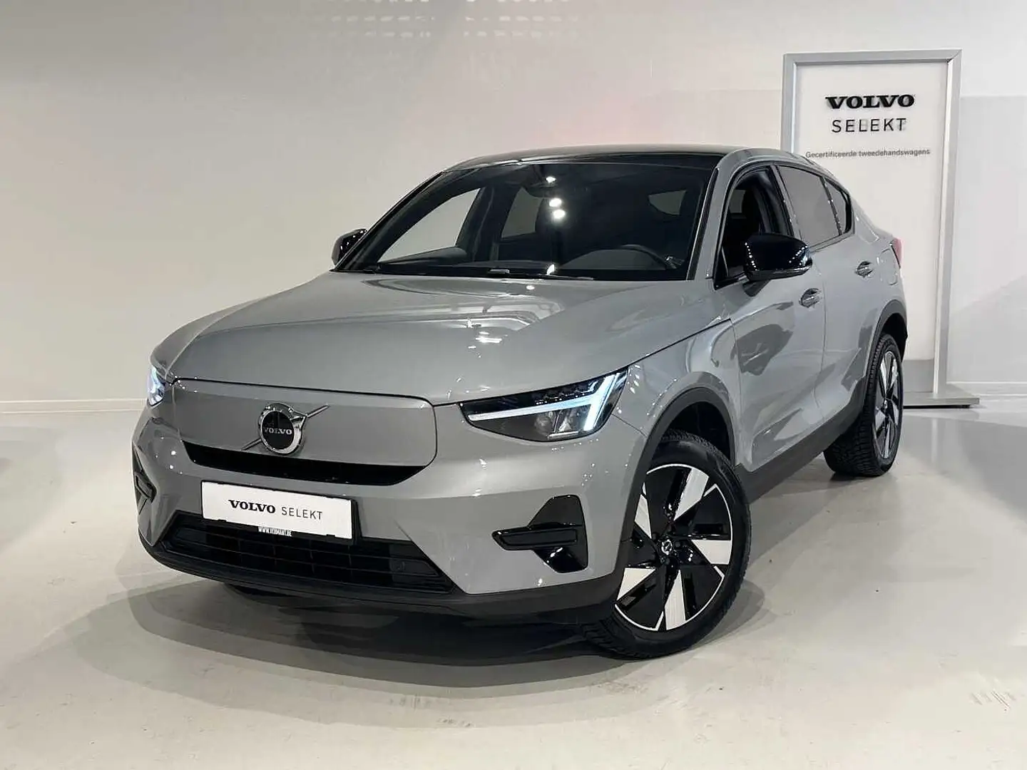 Volvo EC40 Plus + electr trekhaak/warmtepomp Grijs - 1