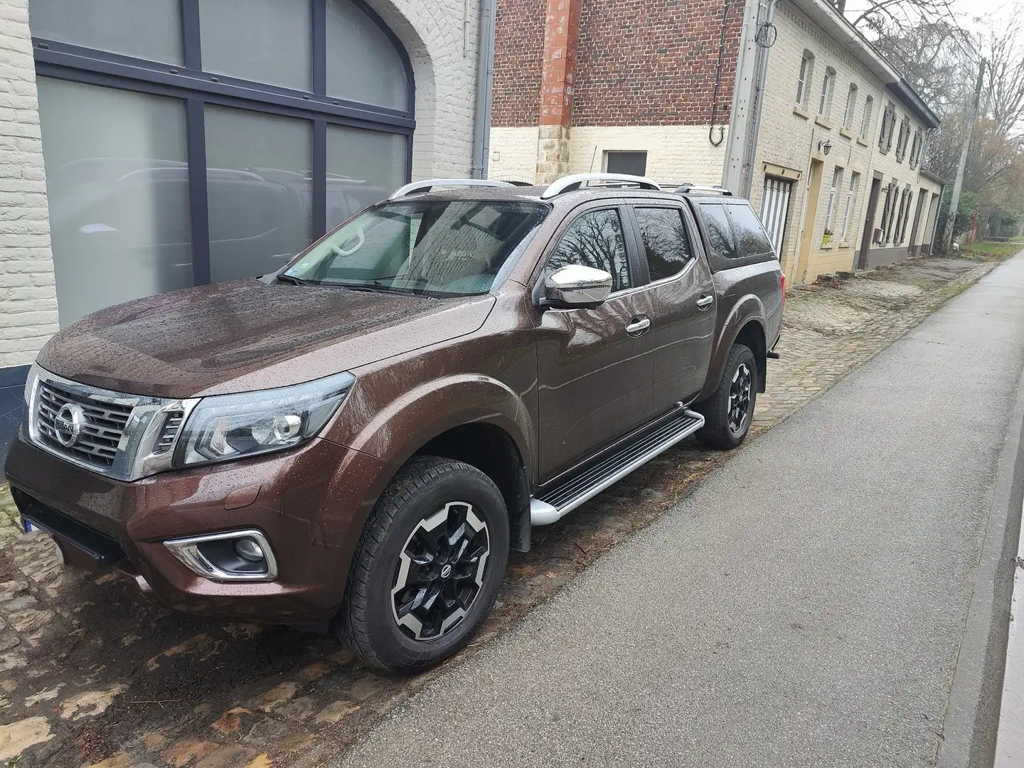 Nissan Navara 2.3 dCi 4WD tekna + double cab (toit ouvrant++) Brown - 1