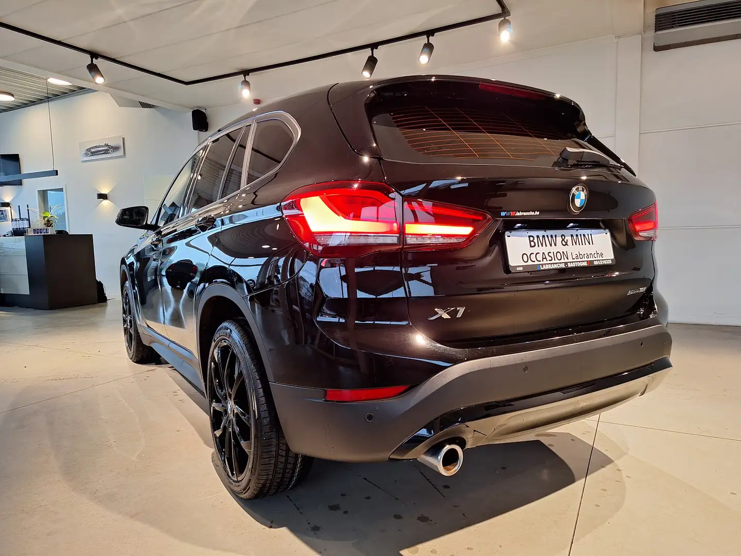 BMW X1 sDrive18IA SIEGESPORT/TOITPANO/NAV/GARANTIE Noir - 2