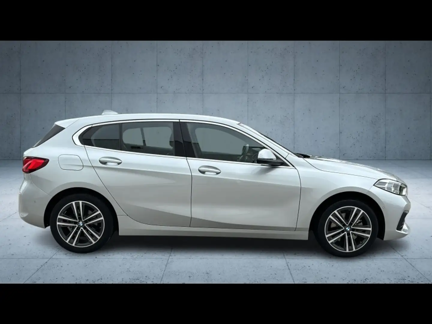 BMW 118 118dA 150ch Business Design 8cv Argent - 2
