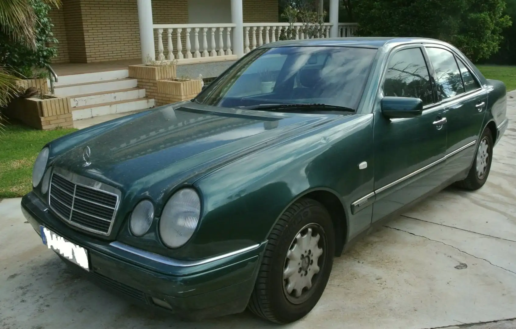 Mercedes-Benz E 230 Elegance Zelená - 1