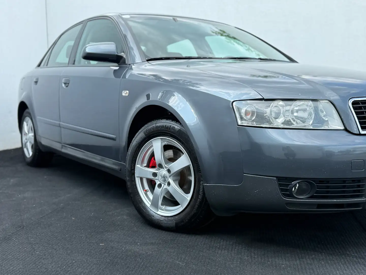 Audi A4 1,9 TDI //EXPORT// Grijs - 2
