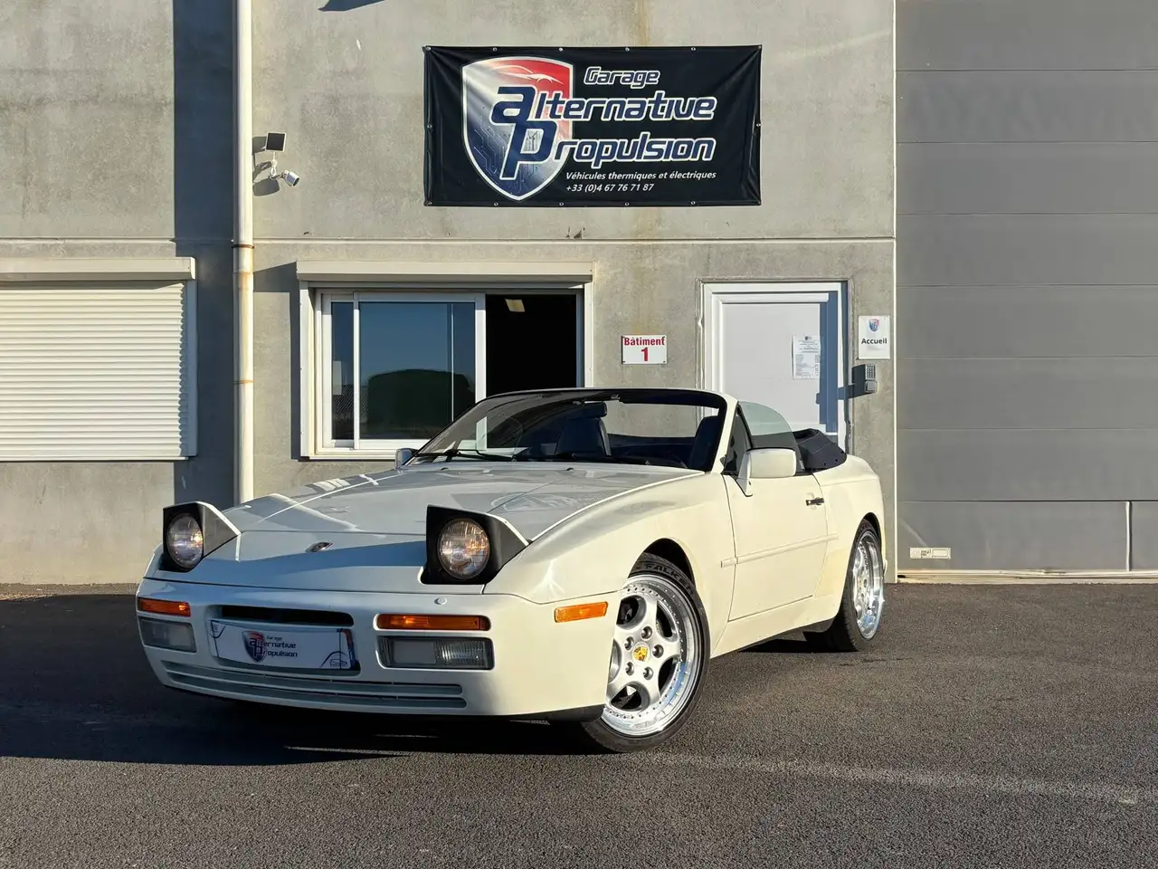 Porsche 944