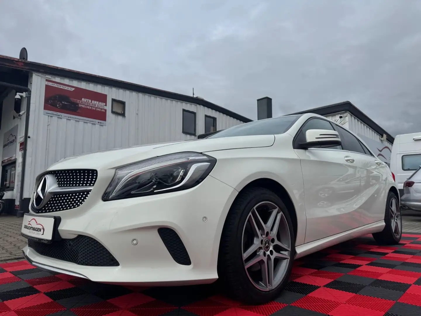 Mercedes-Benz A 200 d Aut. *Led*Navi*Sportsitze* Weiß - 1