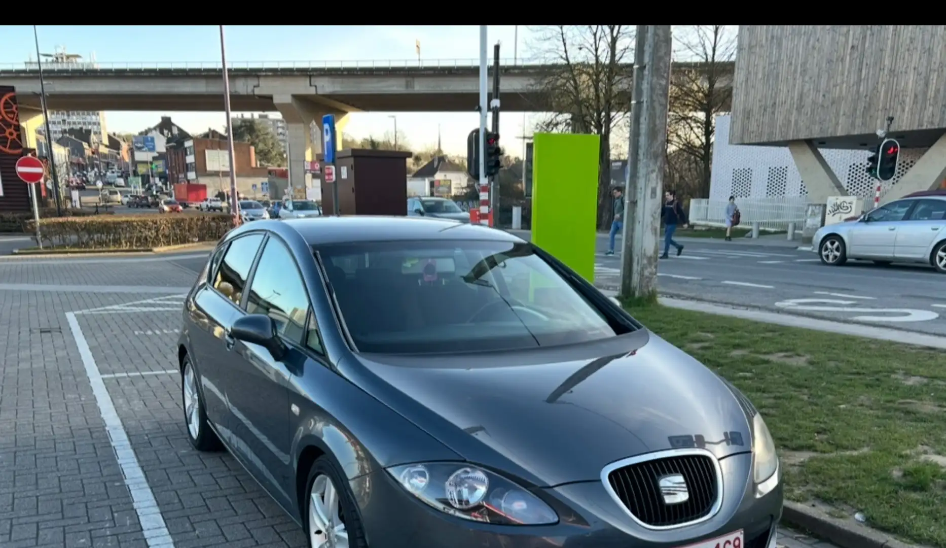 SEAT Leon 1.9 TDi Reference Gris - 2
