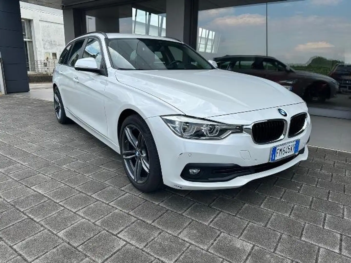 BMW 318 Touring 318d Touring Bus. Advantage auto Bianco - 1