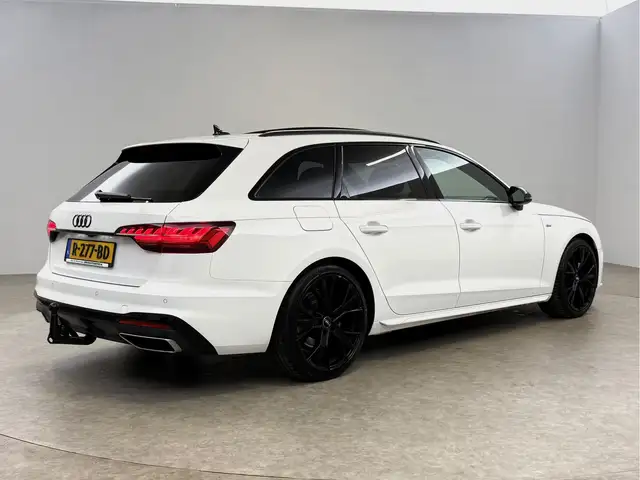 Audi A4 view 12