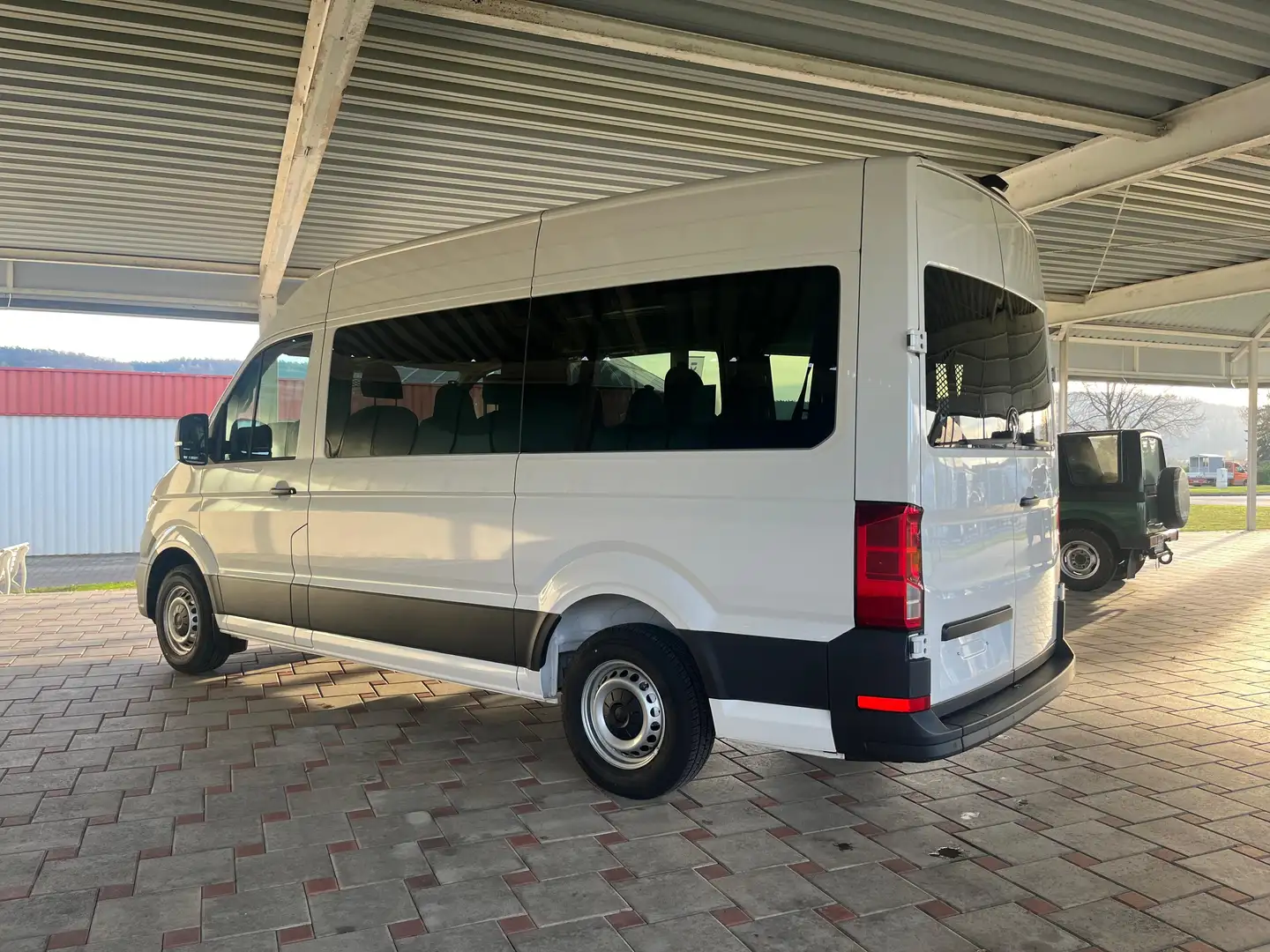 Volkswagen Crafter Kasten 35 behindertengerecht mit Lift Weiß - 2