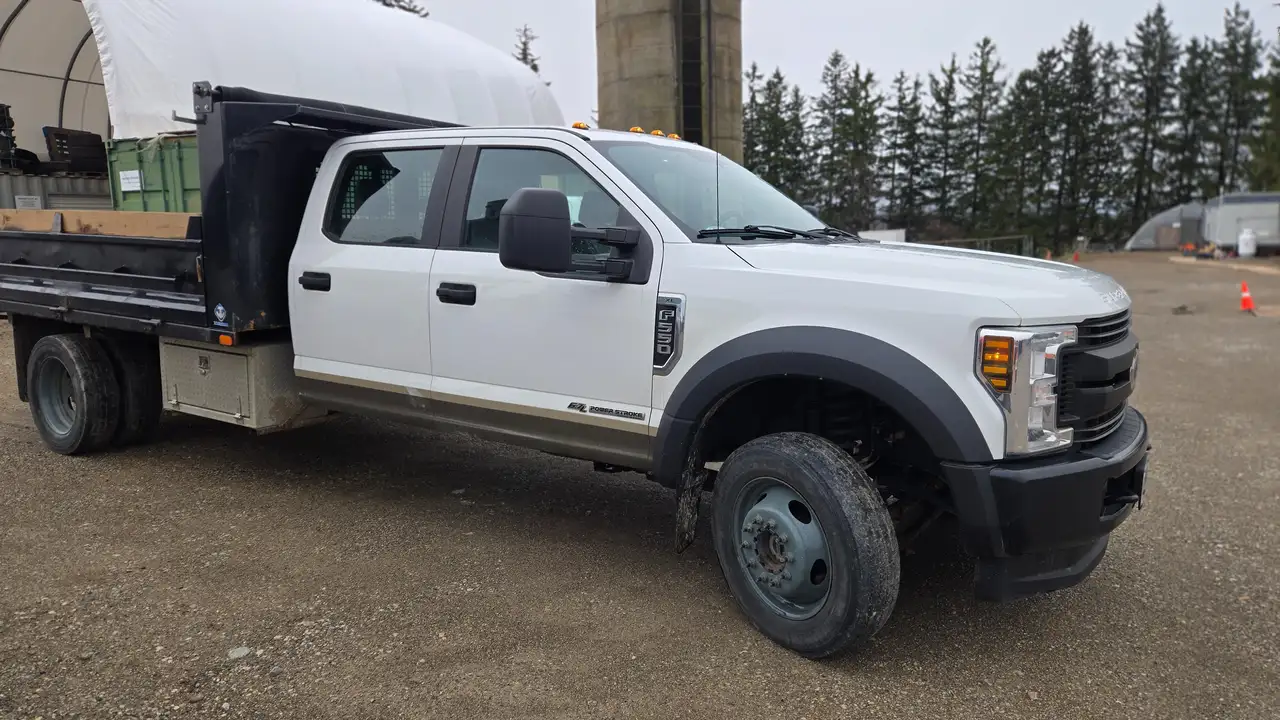 Ford F-550 Super Duty снимка Ford F-550 Super Duty