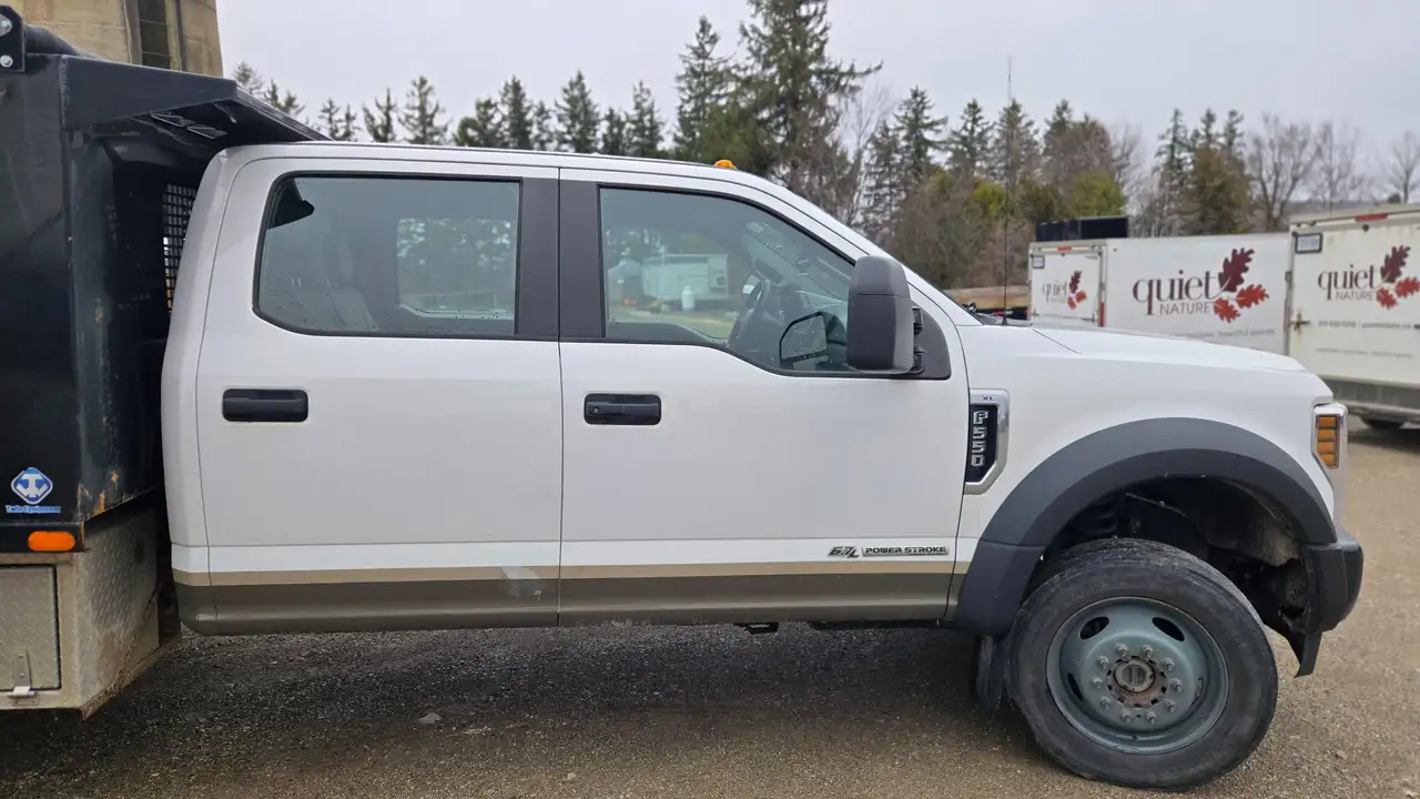 Ford F-550 Super Duty снимка Ford F-550 Super Duty