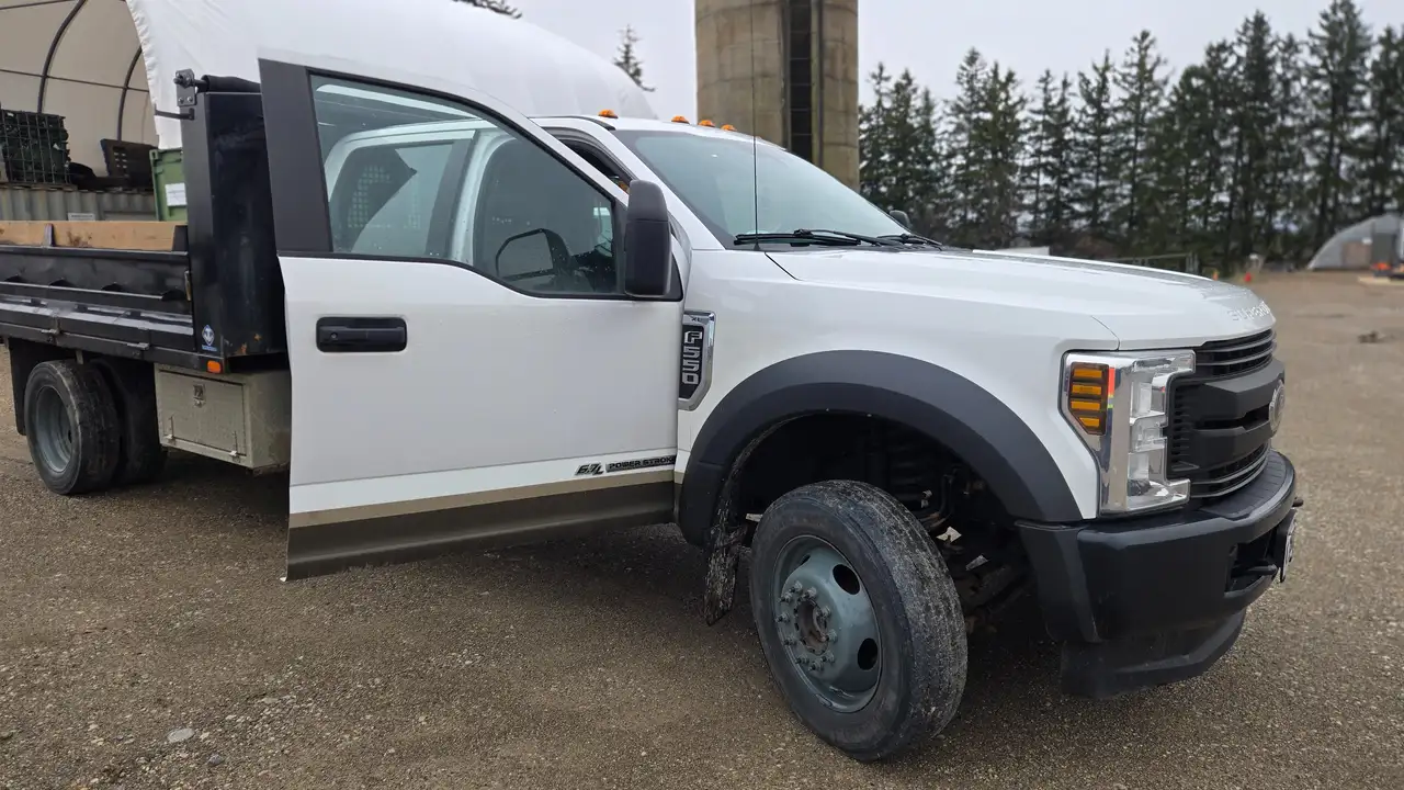 Ford F-550 Super Duty снимка Ford F-550 Super Duty