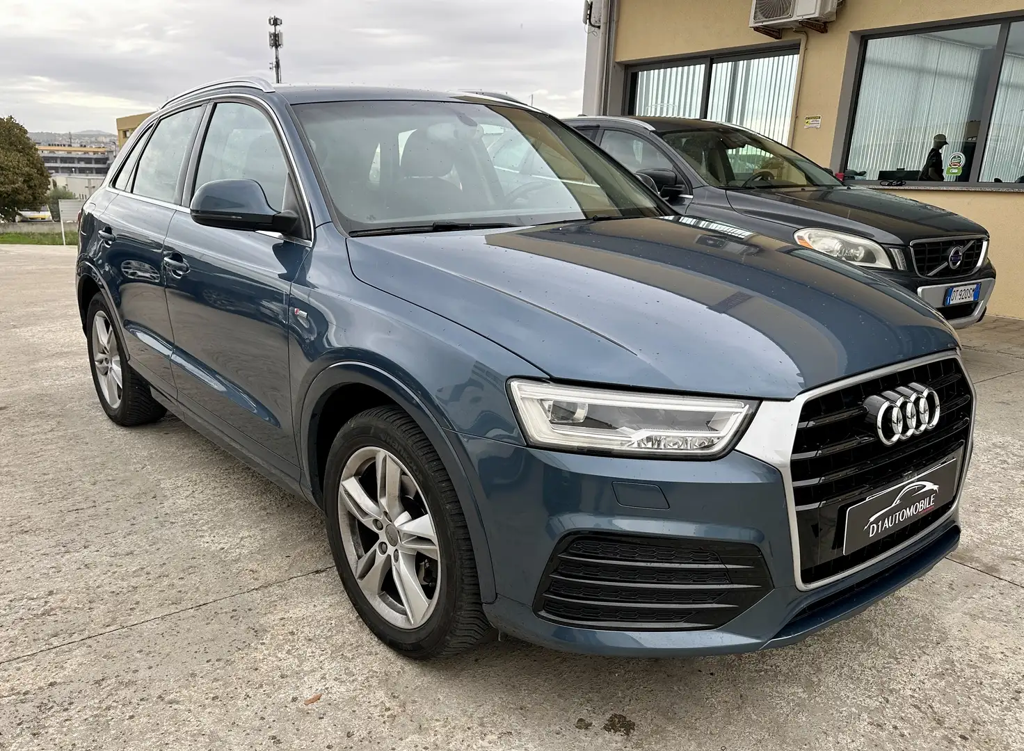 Audi Q3 Q3 2.0 tdi S-LINE Blauw - 1