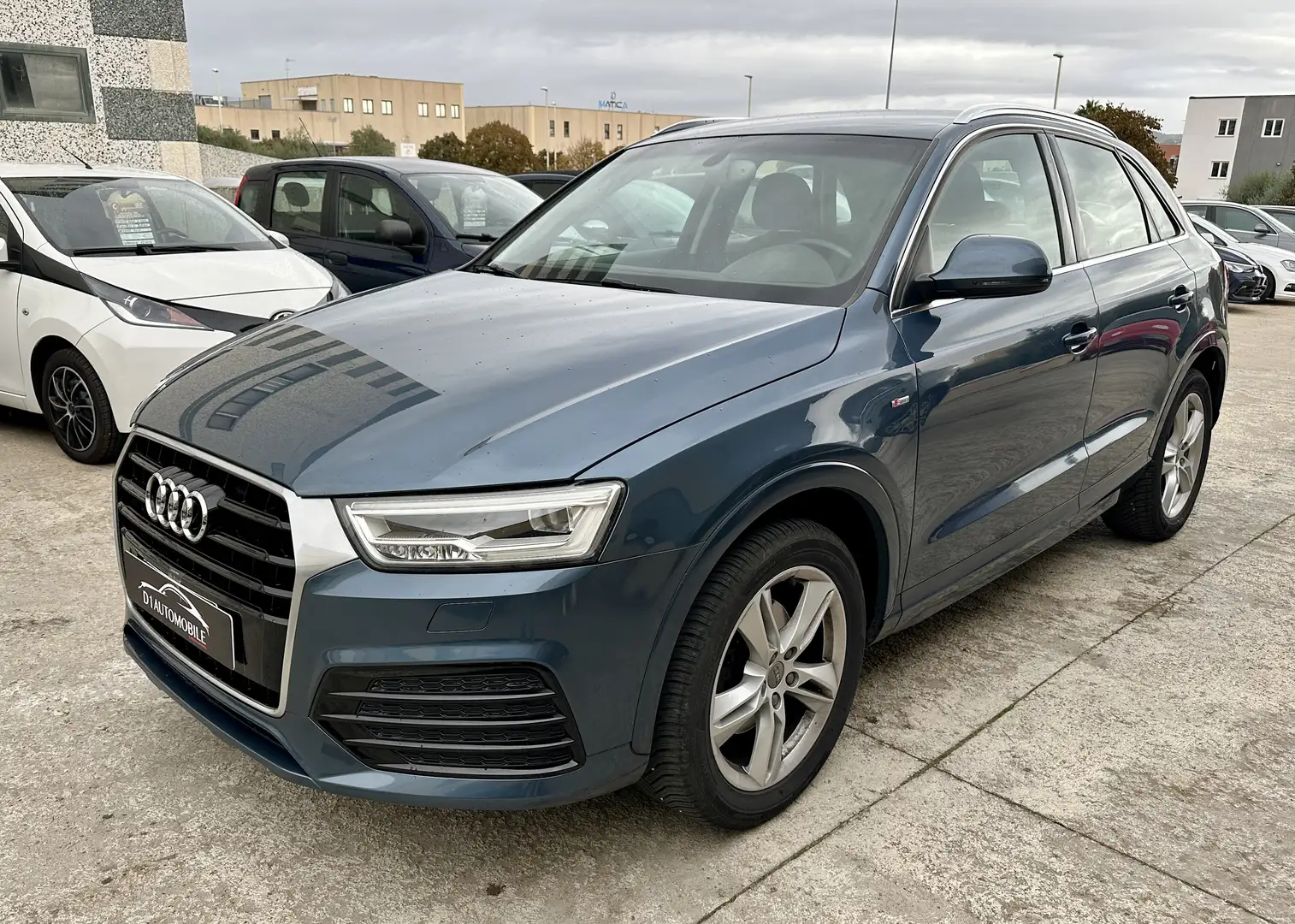 Audi Q3 Q3 2.0 tdi S-LINE Blauw - 2