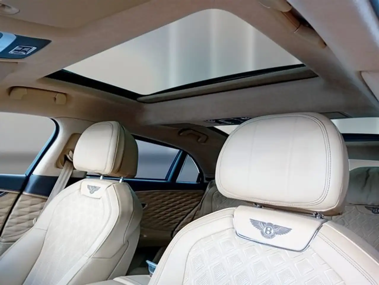 Bentley Flying Spur 2025 — фото 17