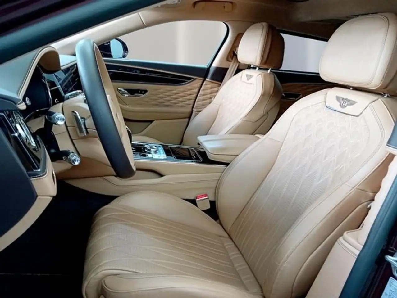 Bentley Flying Spur 2025 — фото 16