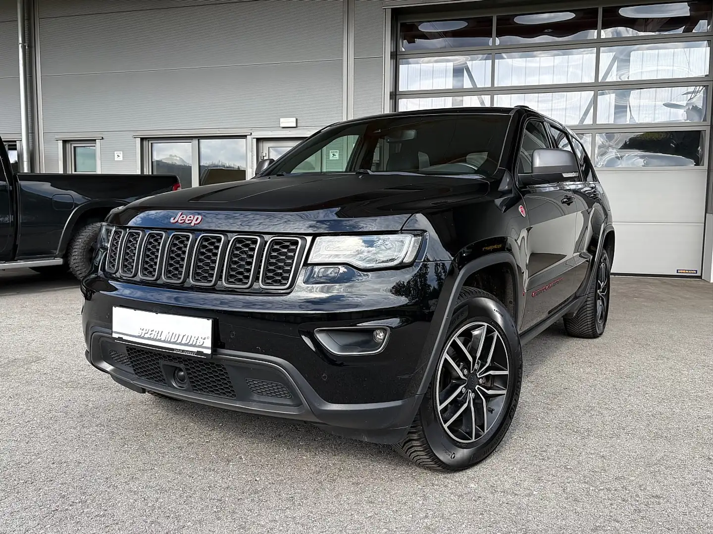 Jeep Grand Cherokee 3,0 V6 CRD Trailhawk Schwarz - 1