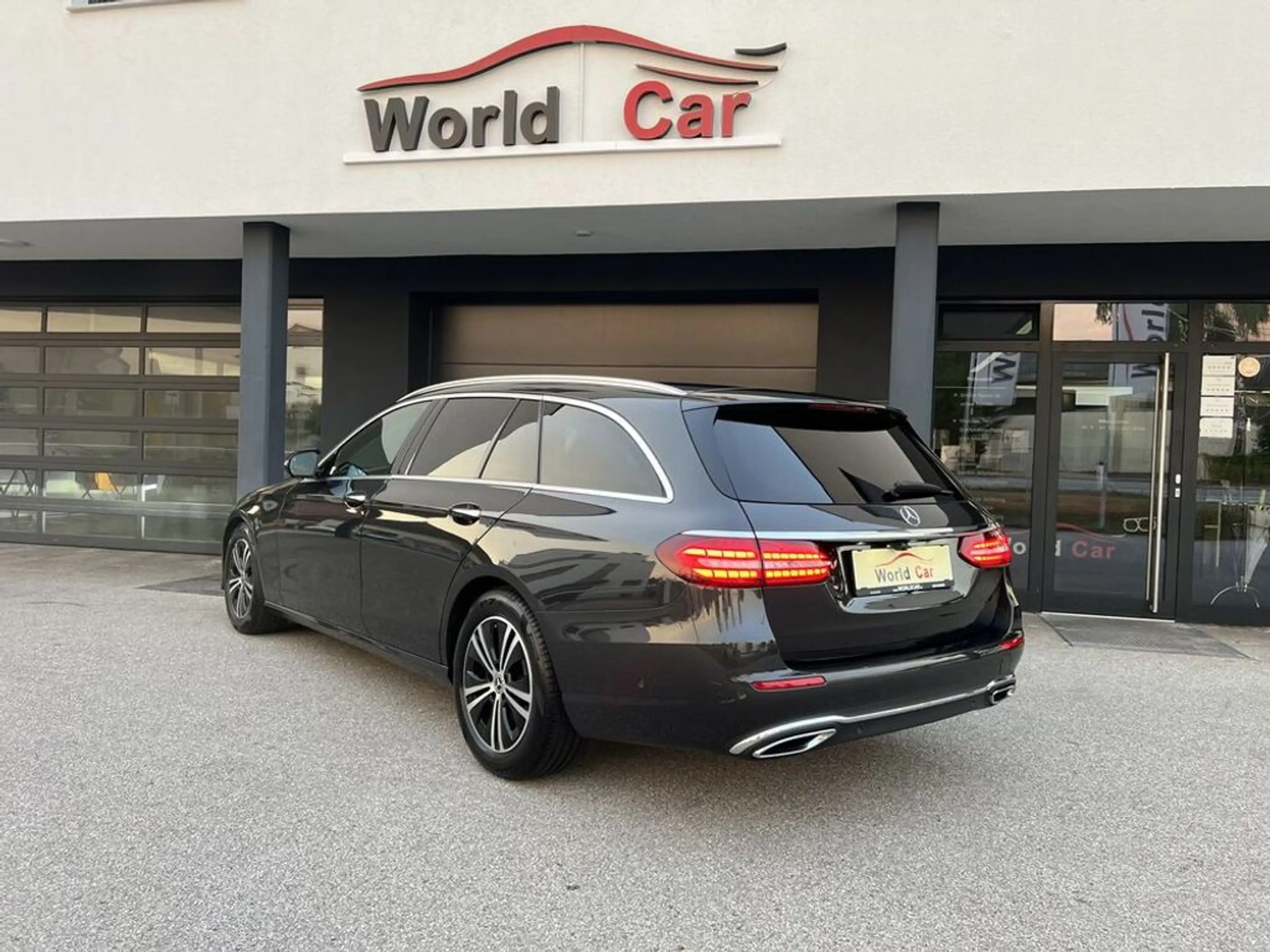 Mercedes-Benz E 220 d T Avantgarde Aut.LED-NAVI-LEDER-360° — photo 11
