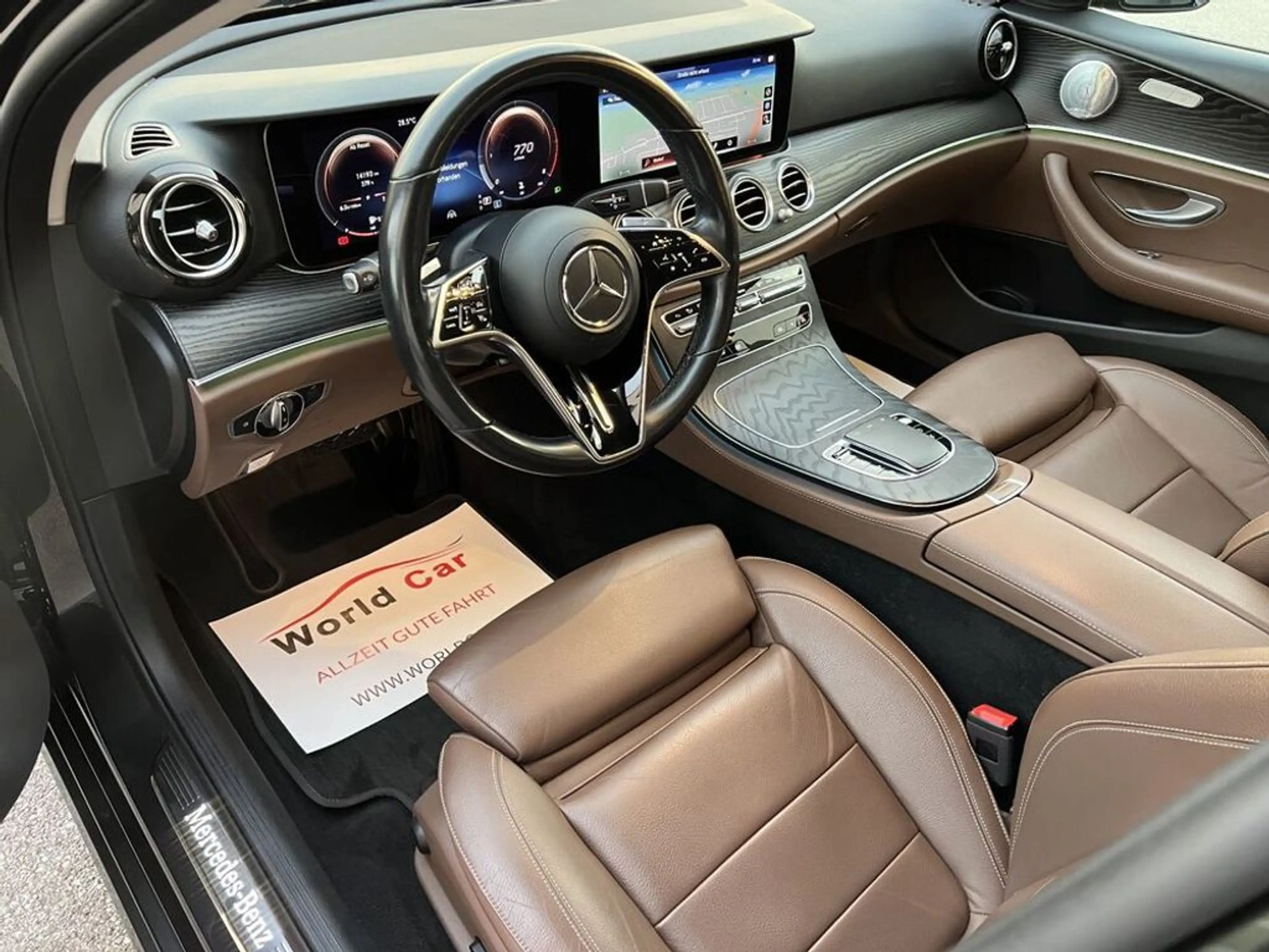 Mercedes-Benz E 220 d T Avantgarde Aut.LED-NAVI-LEDER-360° — photo 15