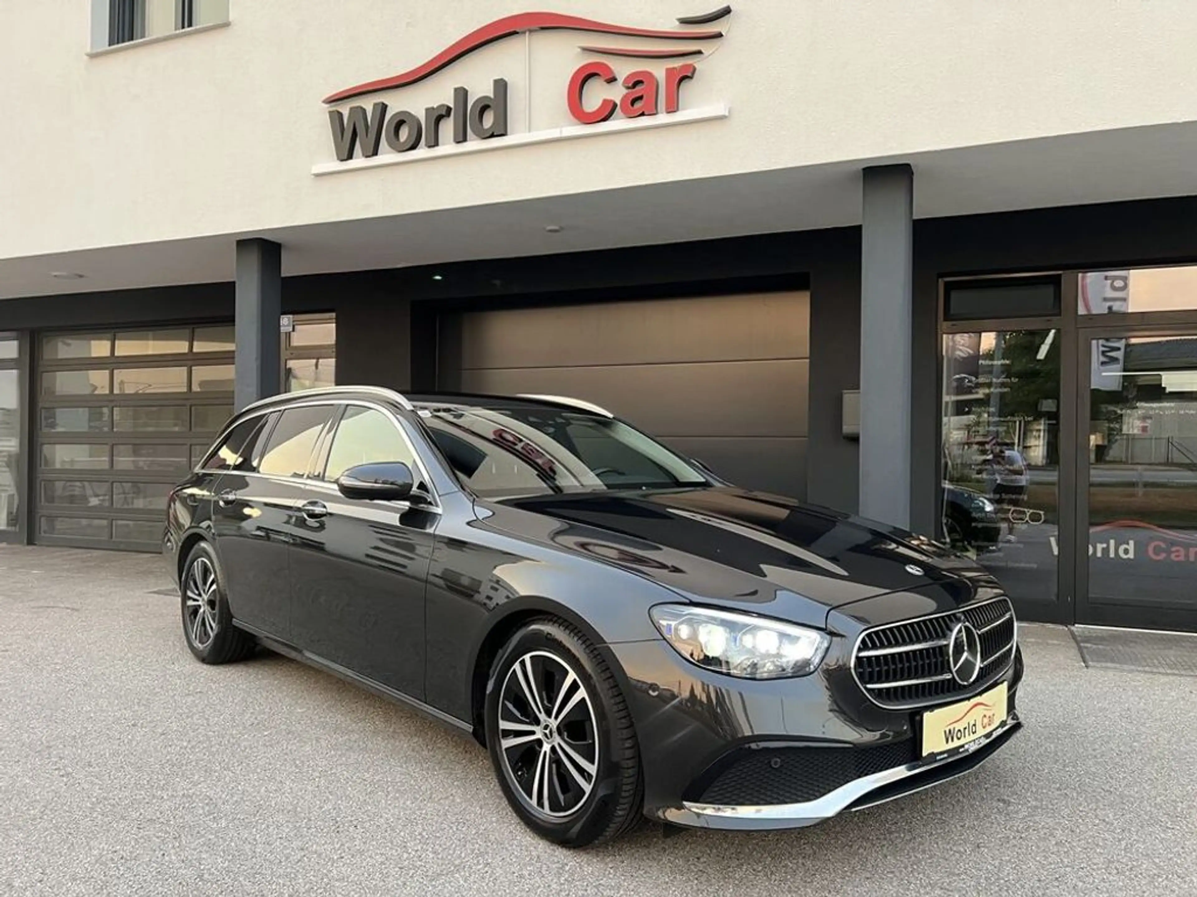 Mercedes-Benz E 220 d T Avantgarde Aut.LED-NAVI-LEDER-360° — photo 9
