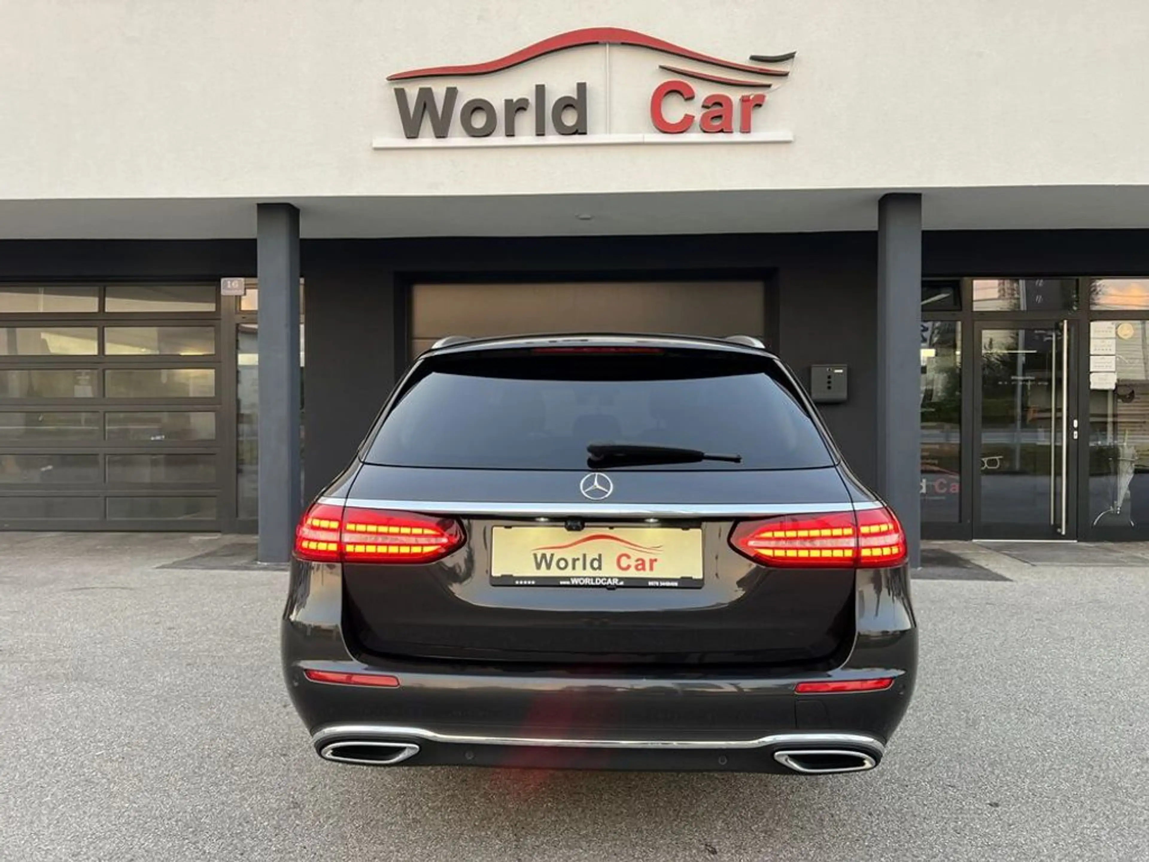 Mercedes-Benz E 220 d T Avantgarde Aut.LED-NAVI-LEDER-360° — photo 13
