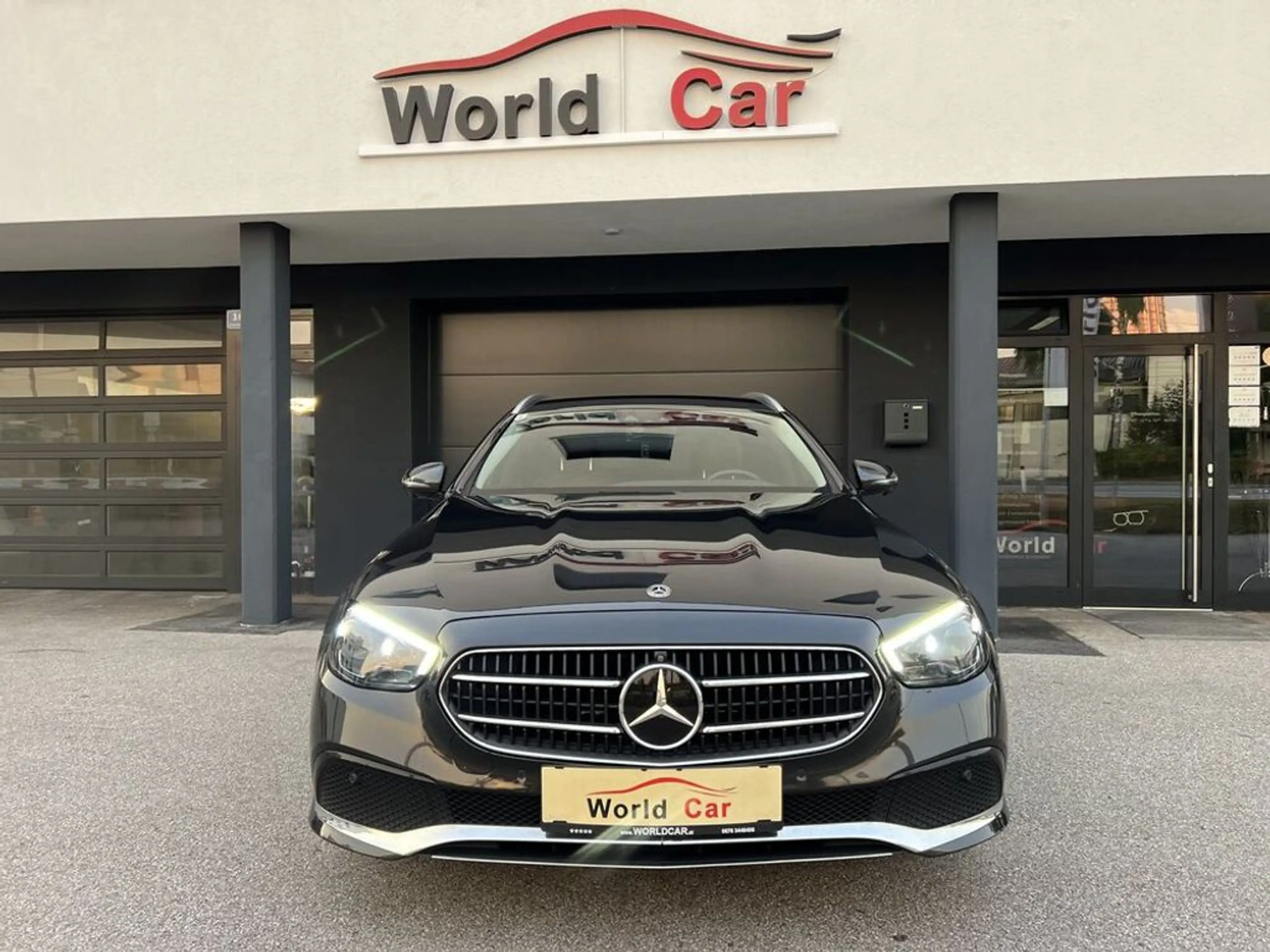 Mercedes-Benz E 220 d T Avantgarde Aut.LED-NAVI-LEDER-360° — photo 7