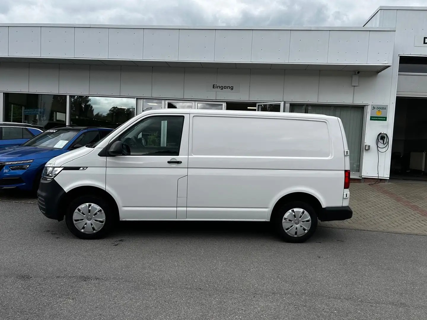 Volkswagen T6.1 Transporter Kasten 2.0 TDI KR Weiß - 2