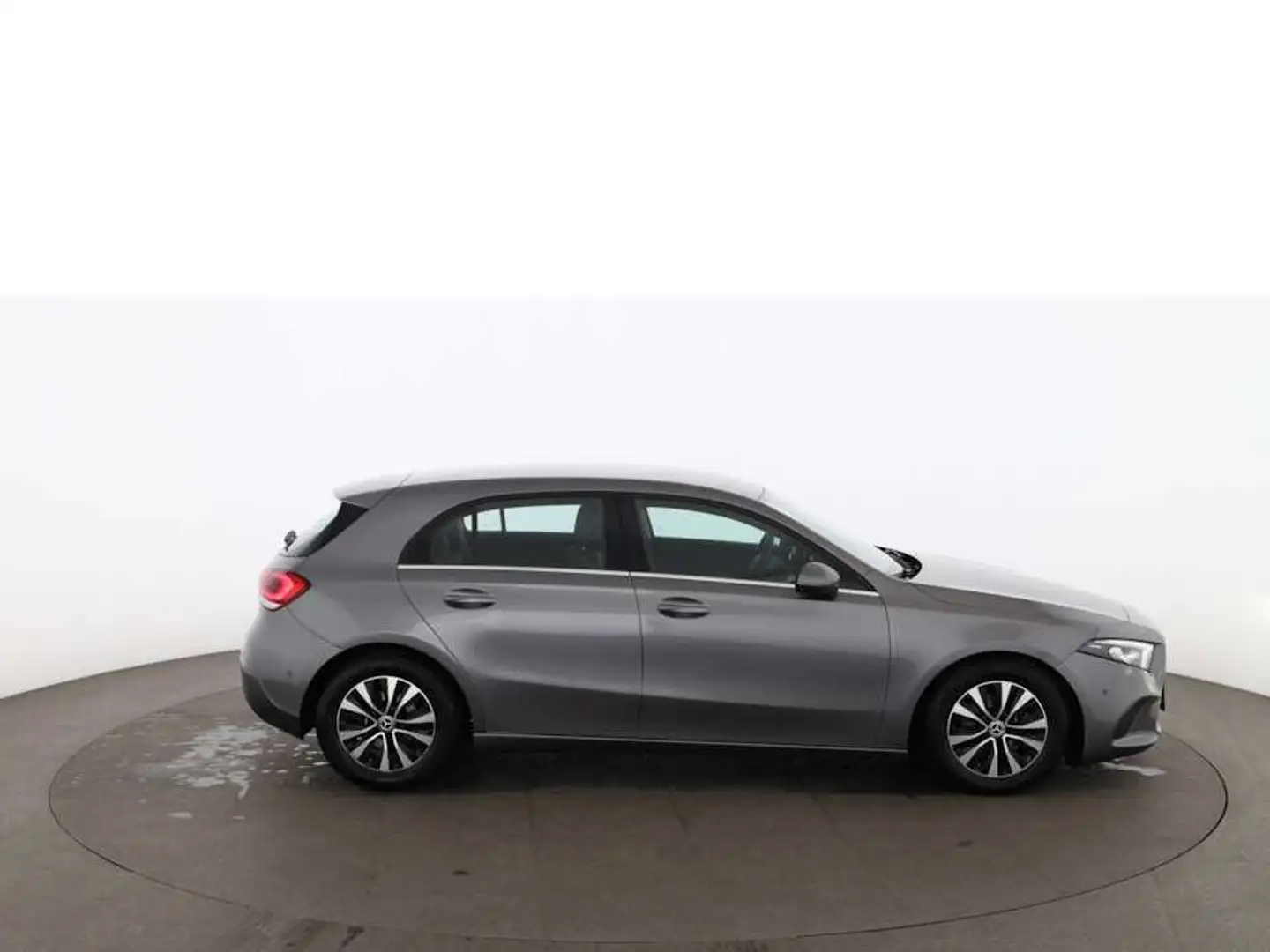 Mercedes-Benz A 180 d Aut LED NAVI LEDER SITZHZG TEMP R-CAM Grau - 2