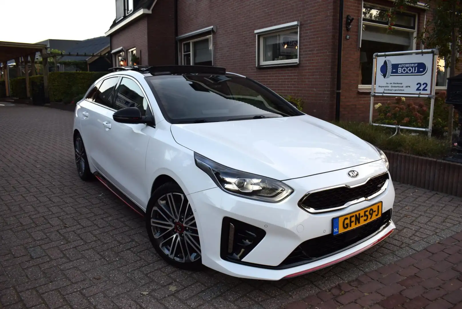 Kia ProCeed / pro_cee'd 1.6 T-GDI GT 204 PK AUTOM PANO DAK/ADAP CRUISE/NAV Bianco - 2