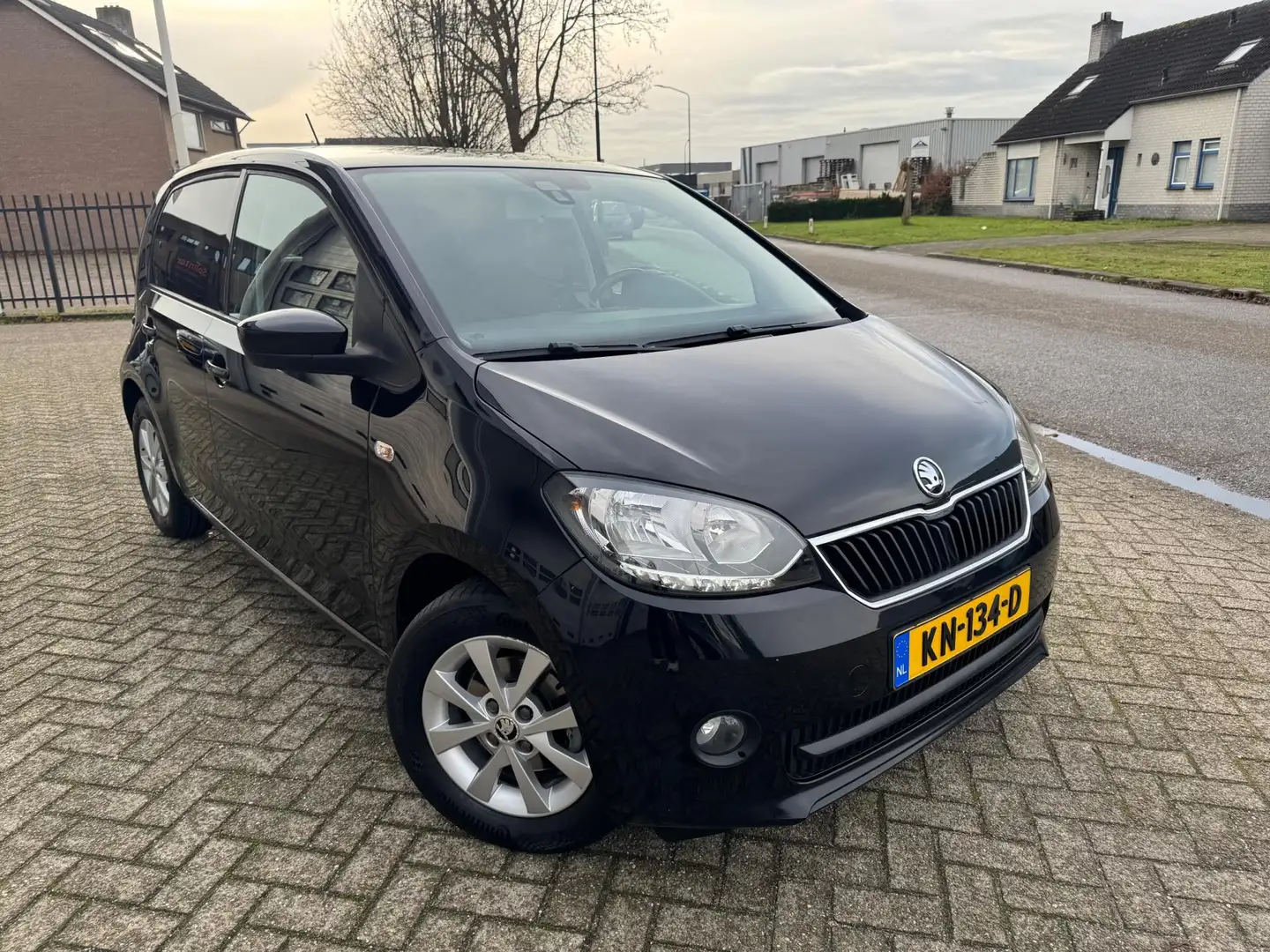 Skoda Citigo 1.0 Greentech Ambition Airco,2e eigenaar, NAP Zwart - 2