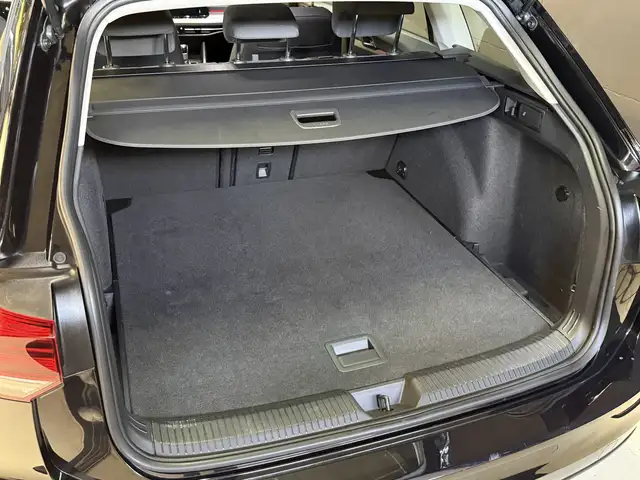 Volkswagen Golf view 10