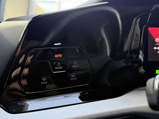 Volkswagen Golf view 17