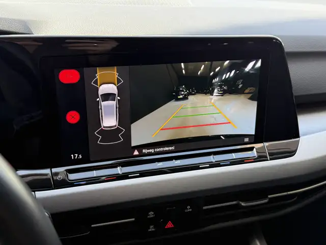 Volkswagen Golf view 21