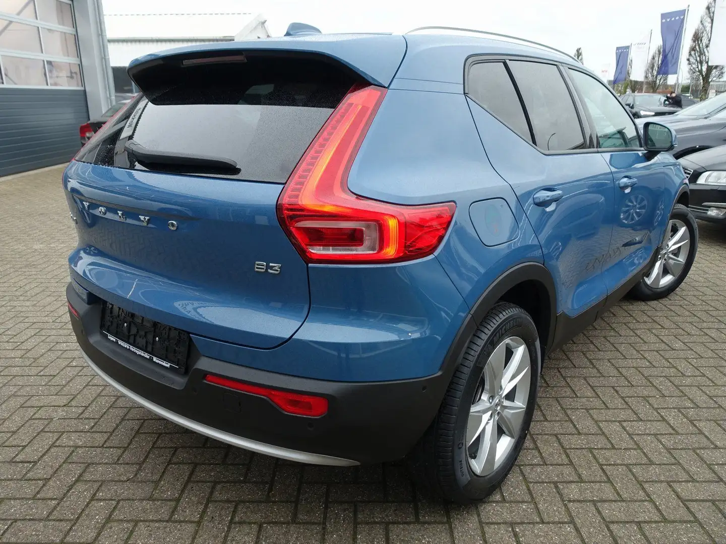Volvo XC40 Core B3 Mild-Hybrid Benzin 360°KAM/BLIS/SHZ Blau - 2